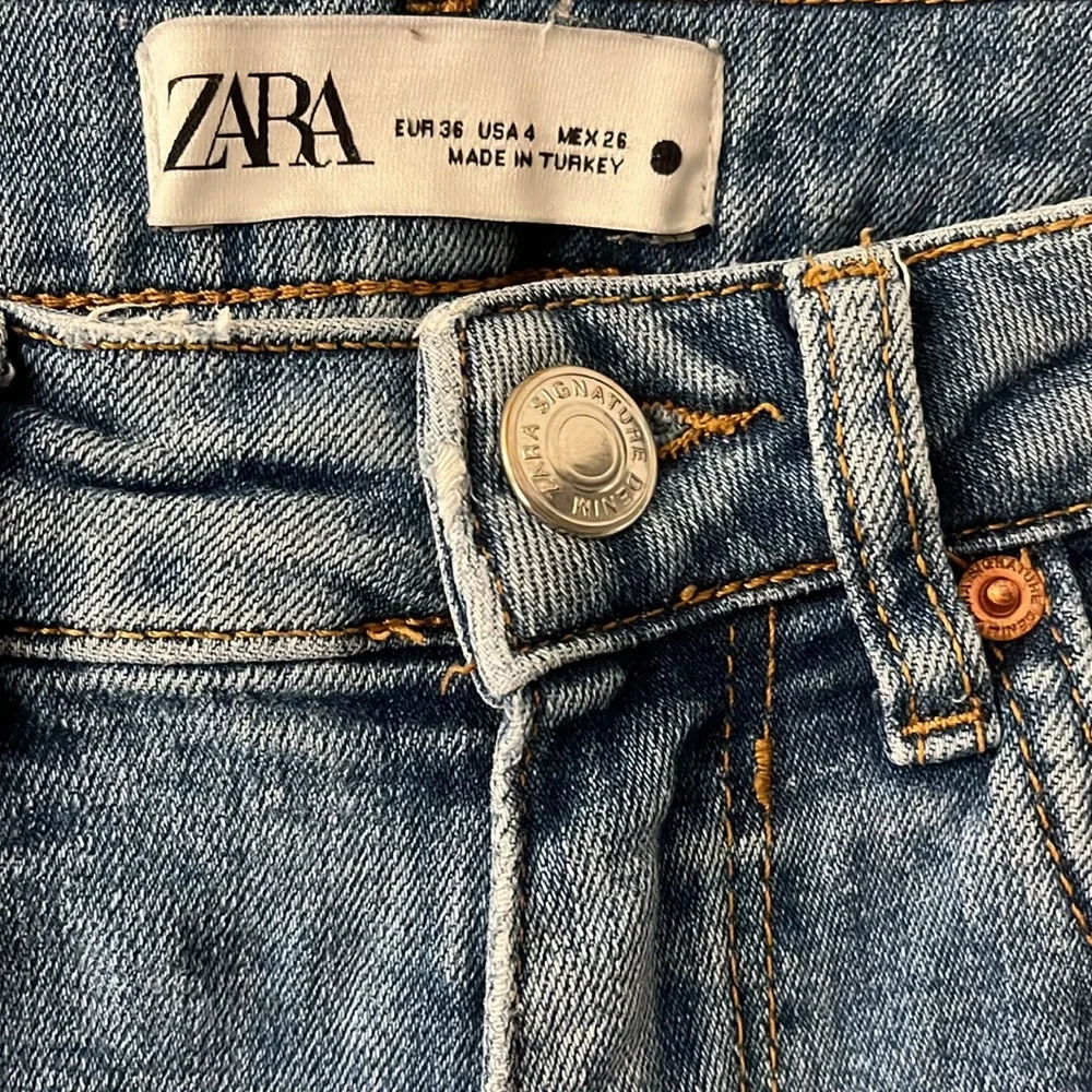 Zara Raw Hem The Skinny Ankle Distressed Jeans